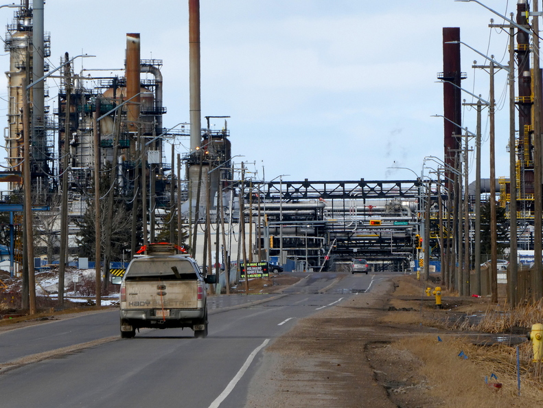 A look to the refinery, north 2